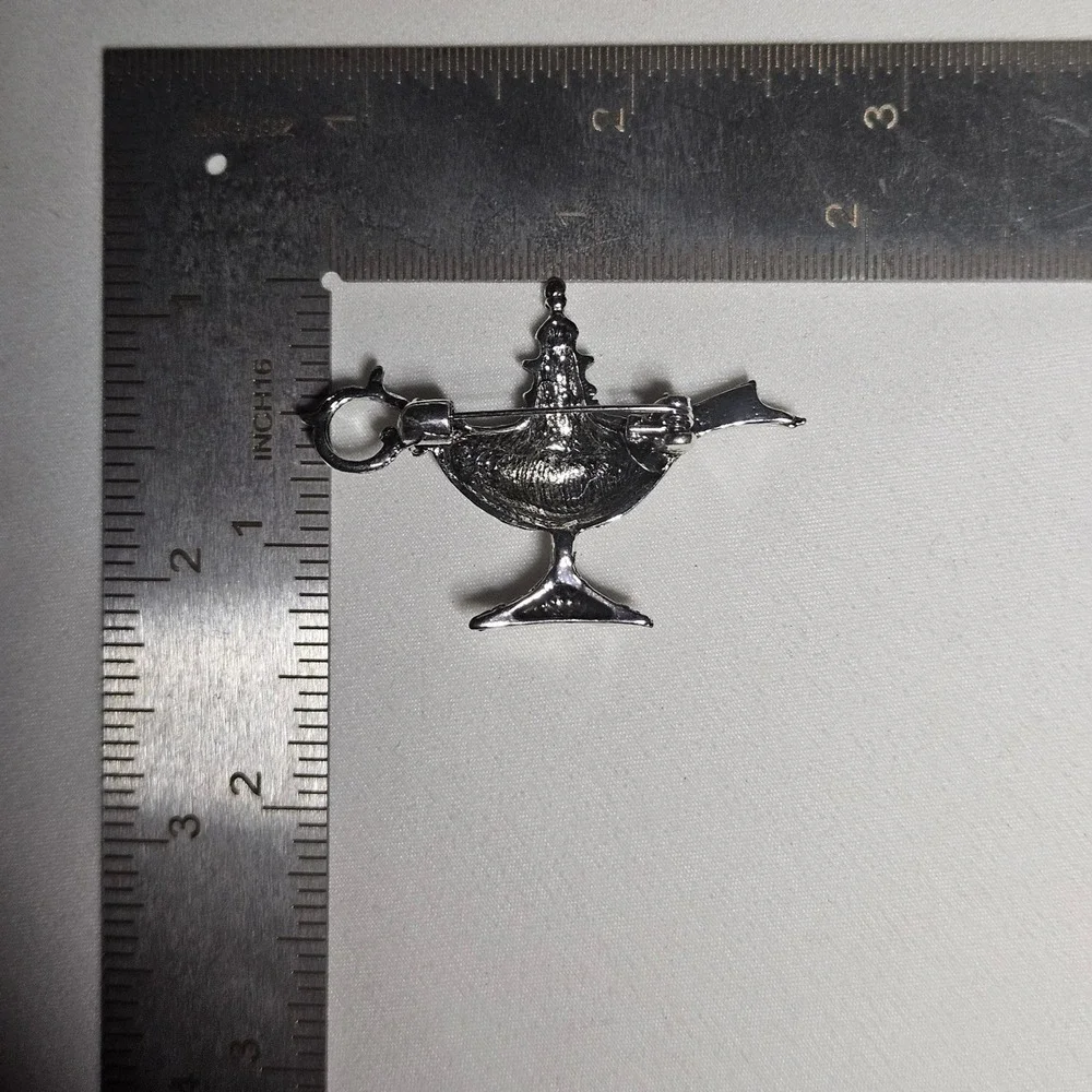 Genie Lamp Brooch Pin Unisex OS Silver Ornate Magic Oil Lamp Accessory